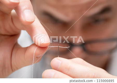 穿針線的男人 115000895