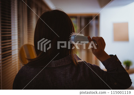 Women who do hair care 115001119