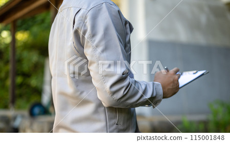 Man in work clothes / Construction and construction related 115001848