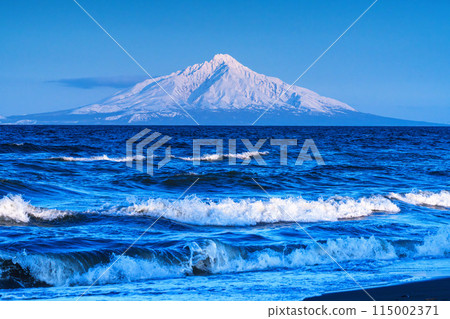 隔海相望的利尻富士,白雪皚皚,冬日美景盡收眼底 隔海相望的利尻富士,白雪皚皚,冬日美景盡收眼底 115002371