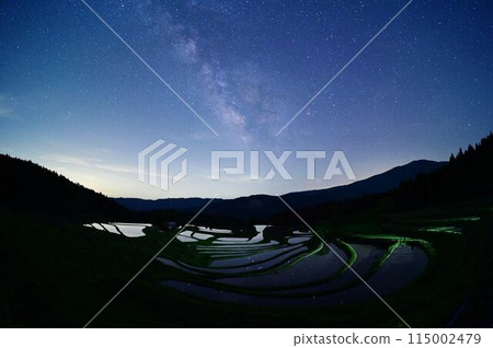 Mt. Hyonose and the Milky Way from the rice terraces of Betsumiya 115002479