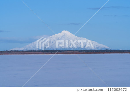 Sarobetsu Plain Snowfield Rishiri Fuji from Panke Swamp A spectacular view of Hokkaido in winter 115002672