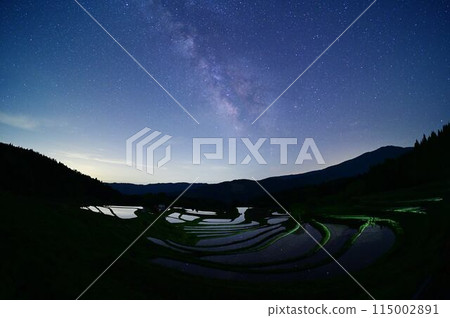 Mt. Hyonose and the Milky Way from the rice terraces of Betsumiya 115002891