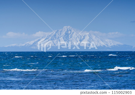 從稚內岬野寒布眺望白雪皚皚的利尻富士 從稚內岬野寒布眺望白雪皚皚的利尻富士 115002903