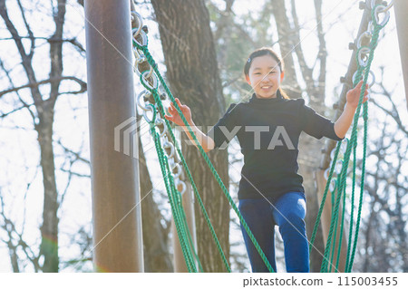 享受田徑運動的小學生 115003455
