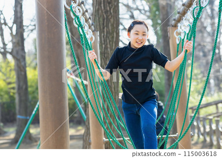 享受田徑運動的小學生 115003618