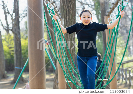 享受田徑運動的小學生 享受田徑運動的小學生 115003624