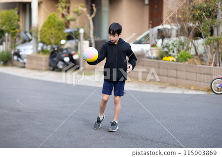 孩子們在玩球 115003869