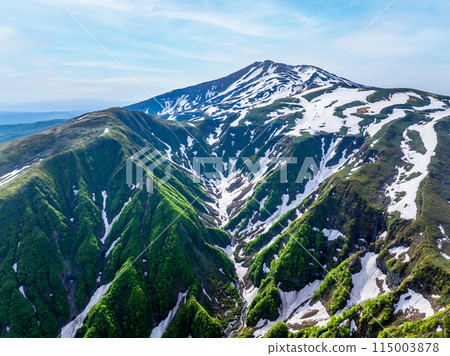 殘雪的鳥海山（秋田縣） 115003878