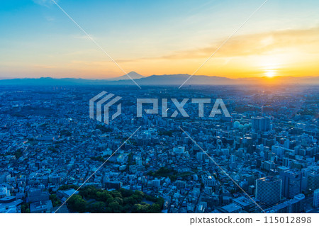 (Kanagawa Prefecture) Cityscape of Yokohama City, Distant view of Mt. Fuji, Evening view 115012898
