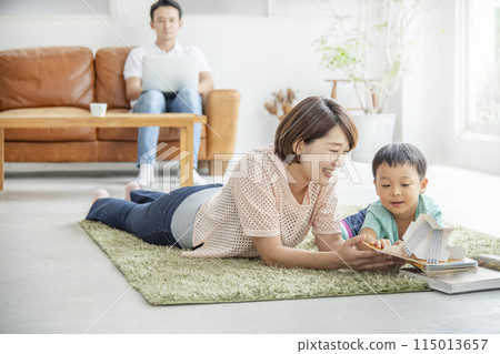 Reading with parents and children Living room Reading with parents and children Living room 115013657
