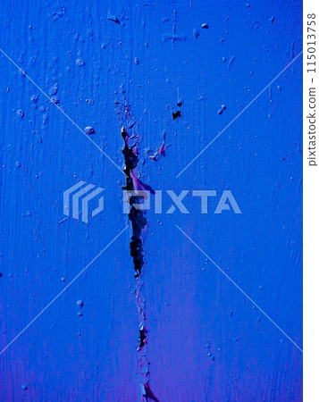 Big scratch on the wall with blue paint. 115013758