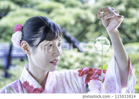 穿著浴衣帶著風鈴的女人 115013814