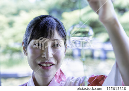 穿著浴衣帶著風鈴的女人 115013818