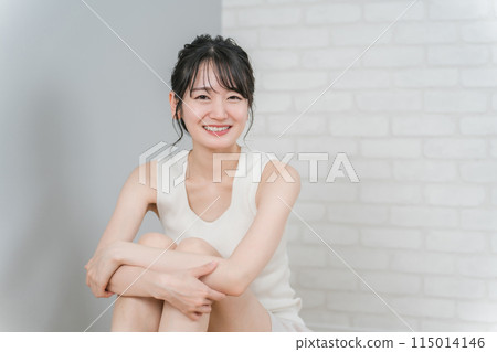 A beautiful Asian woman sitting in the living room at home (beauty, diet, esthetic, hair removal, beautiful legs, skin care, looking at the camera) 115014146