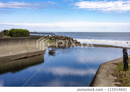 The coast at the mouth of the Ayukawa River, Hitachi City, Ibaraki Prefecture 115014602