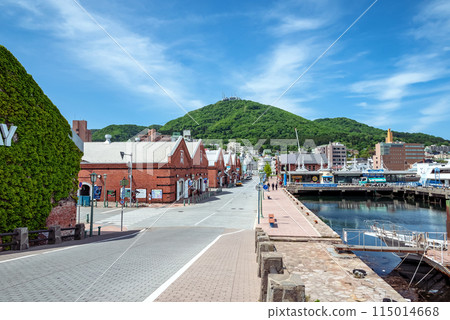 [Hakodate, Hokkaido] Mount Hakodate as seen from the Red Brick Warehouses 115014668