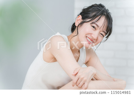 美容/美容/美白/身體護理/護膚/形象年輕的亞洲女性 115014981