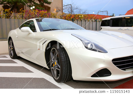 Supercar Ferrari Luxury car Pearl white White Sports car Takarazuka Takarazuka Revue Parking Lot 115015143