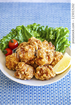 Deep fried chicken 115015282