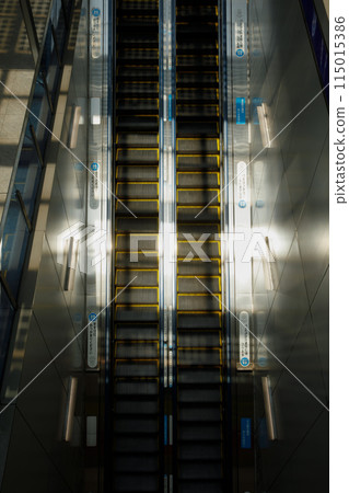 自動扶梯的光芒 115015386