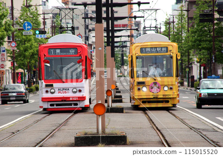 通過岡山市岡電電車 115015520