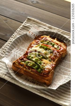 Snap pea toast 115016285