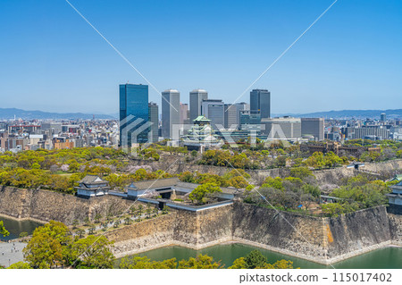 [都會風景]春天的大阪城公園和OBP建築[大阪城塔] 115017402