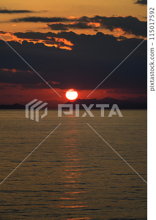 Sinking sun 115017592