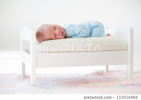 Little baby on white bed Little baby on white bed 115018468