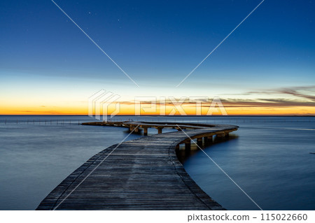 台灣台中市日落黃昏的高美濕地 115022660