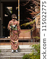 穿著和服參拜神社的女人 115022775
