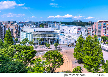 日本橫濱城市景觀五月。地鐵中央南站的景色,綠意盎然。中央北站左後方=29號 日本橫濱城市景觀五月。地鐵中央南站的景色,綠意盎然。中央北站左後方=29號 115023382