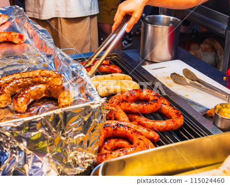 台北寧夏夜市攤位美食台灣香腸 115024460