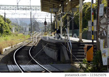 Unmanned station in the afternoon Unmanned station in the afternoon 115025076