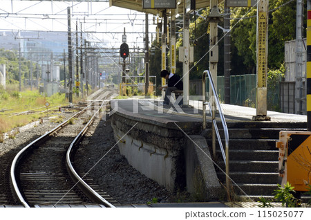 Unmanned station in the afternoon 115025077