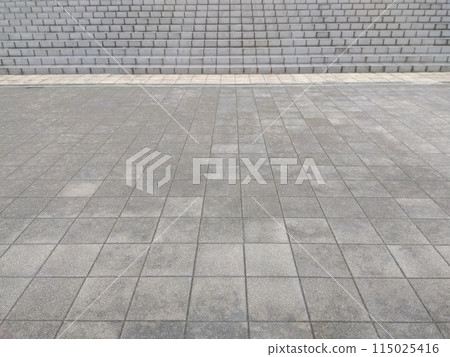 Cobblestones and stone steps on a university campus 115025416