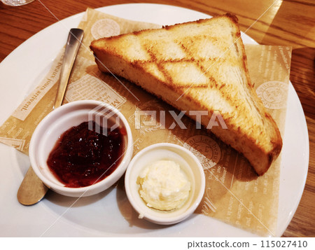Toast with jam 115027410
