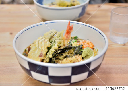 Delicious fried shrimp rice bowl Delicious fried shrimp rice bowl 115027732
