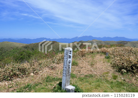 View from the summit of Mt. Kasatori in early summer (Shikoku Karst, Ehime Prefecture) 115028119