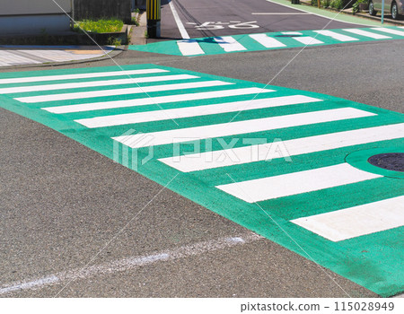 綠色路面行人穿越道 115028949