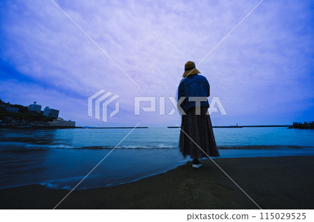 一個女人看著熱海 一個女人看著熱海 115029525