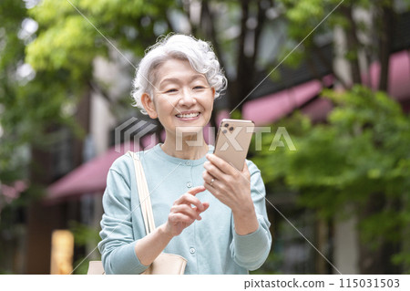 智能手機的高級女人 115031503