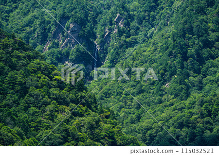 [Japan's 100 Best Waterfalls] The view of the summer sunrise from Nagao Ridge Observatory 3 Kumakogen Town, Kamiukena District, Ehime Prefecture 115032521