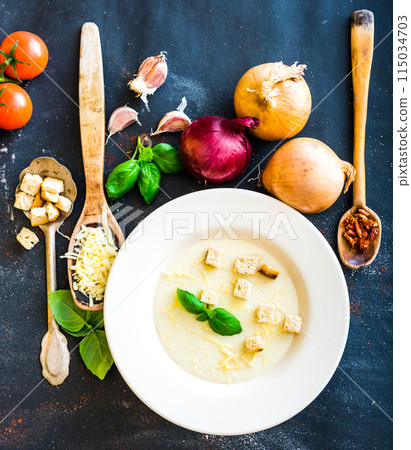 onion soup 115034703