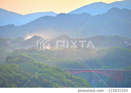 [岐阜縣] 中津川市、苗城遺址的夕陽景色 115035103