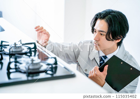 Businessmen in work clothes 115035402