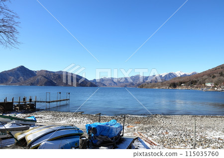 奧日光中禪寺湖的冬景 115035760