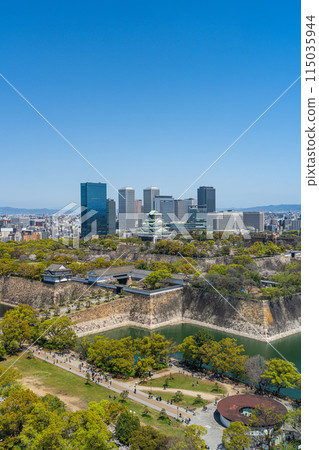 [Cityscape] Osaka Castle Park and the OBP buildings in spring [Osaka Castle Tower] 115035944