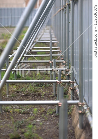 Single-pipe and clamp (temporary fencing at construction site) Single-pipe and clamp (temporary fencing at construction site) 115036078